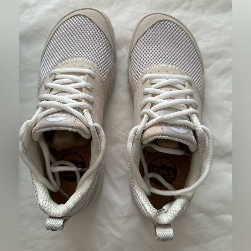 Unisex Lems Primal Zen White Sand Shoes
Women size 8 / Men size 6.5 New w Box